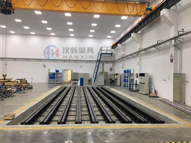 鑄鐵地軌應用提升機床作業精度與結構性能